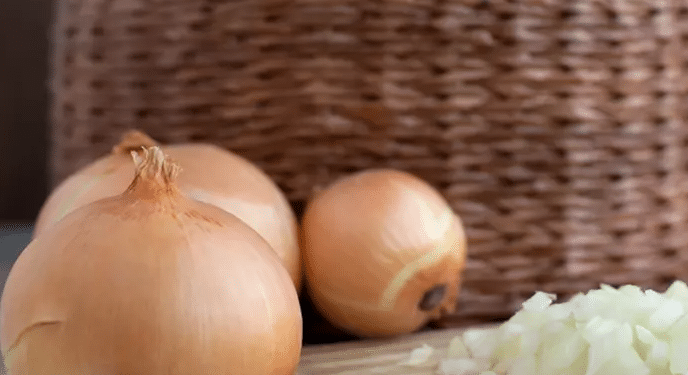 للباحثات عن وزن مثالي.. شوربة البصل وجبة مميزة لإنقاص الوزن بشكل طبيعي