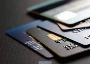 بطاقات ائتمانية