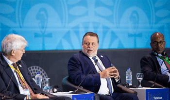 محافظ البنك المركزي يطالب بفتح آفاق أكثر ربحية للقطاع الخاص