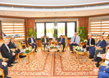 وزير الطيران يلتقي بالسفير الهندي ووفد من شركة GMR الهندية لبحث إمكانية الفرص الاستثمارية