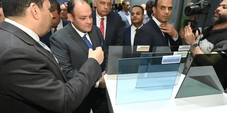 وزير الصناعة يفتتح 3 معارض لمواد البناء والزجاج والألومنيوم