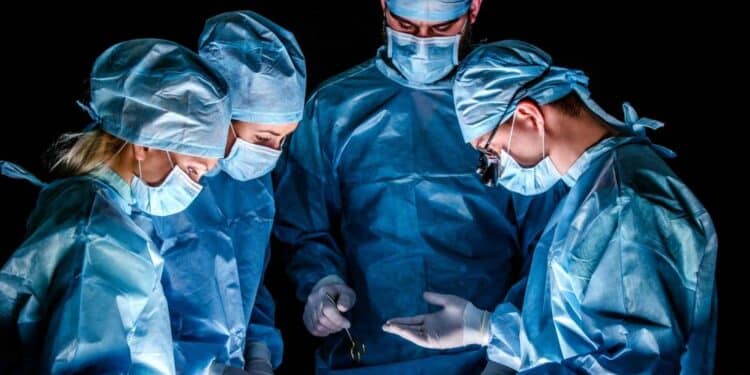 علاج حالة طبية نادرة بأمريكا: جراحة لدماغ جنين فى رحم أمه