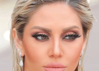 سارة ناجي تبرز ملامح جمالها في إطلالة شبابية بمكياج جذاب