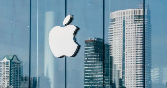 أبل تتصدى لدعوى قضائية تغرمها 2 مليار دولار بسبب “إبطاء” هواتف أيفون