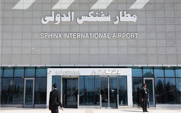 مطار سفنكس يستقبل رحلة قادمة من جدة على متنها 155 راكبا