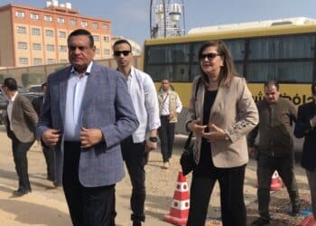 وزيرا التخطيط والتنمية المحلية يضعان حجر الاساس لمجمع خدمات العريش