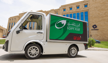 البريد المصري يطلق مشروع تحويل سيارات البريد القديمة إلى سيارات كهربائية