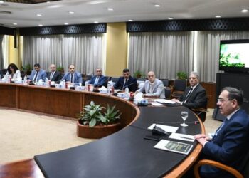 “الملا” يرأس اجتماع اللجنة العليا لتنفيذ إستراتيجية قطاع البترول