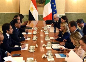 رئيس الوزراء يلتقي نظيرته الإيطالية