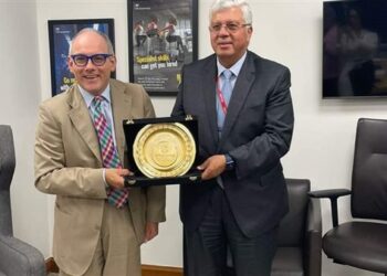 وزير التعليم العالي يلتقي نظيره البريطاني لبحث سبل التعاون المشترك