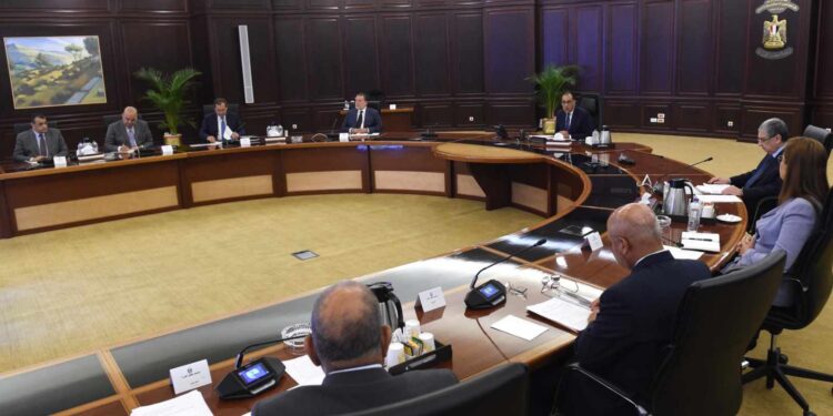 رئيس الوزراء يتابع خطوات إنشاء مجمع إنتاج “الصودا آش” بمدينة العلمين الجديدة