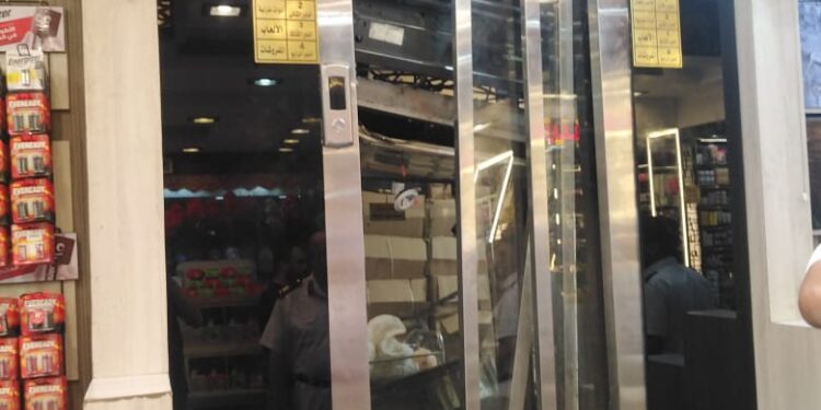 إصابة 9 أشخاص إثر سقوط أسانسير داخل مول في سوهاج