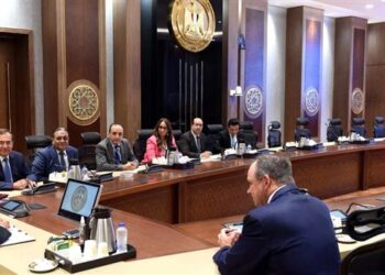 رئيس الوزراء يلتقي مسئولي “أباتشي” الأمريكية لاستعراض الخطط المستقبلية للشركة