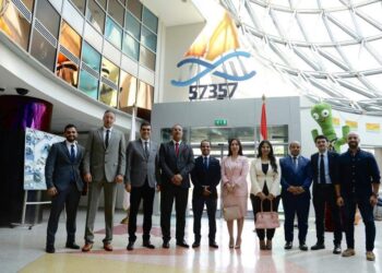 وفد تنسيقية شباب الأحزاب يزور مستشفى  57357