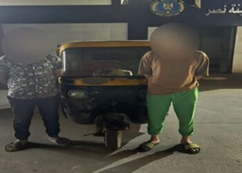 “خلع ملابسه واتخانق مع الزبون على قيمة أجرة توك توك”.. تفاصيل مشاجرة مدينة نصر