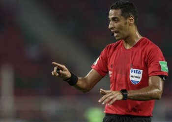 تعيين أمين عمر حكما لديربي الهلال والشباب في نصف نهائي البطولة العربية