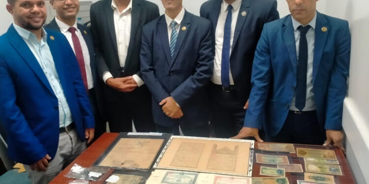 جمارك مطار القاهرة تضبط راكبا بحوزته عملات ورقية ومعدنية تخضع للآثار