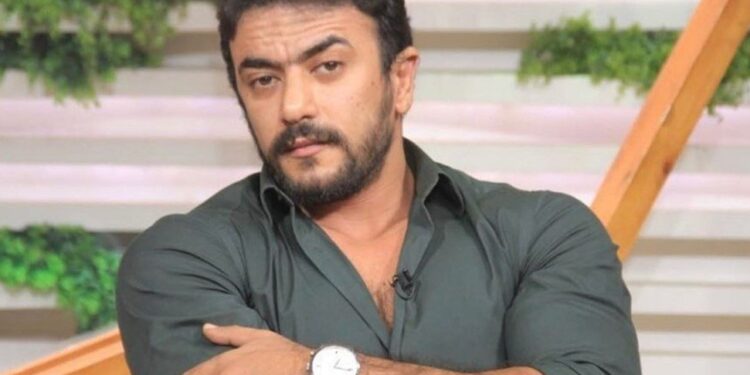 أحمد العوضي ينقذ 4 أشخاص من الغرق داخل إحدى قرى الساحل الشمالي