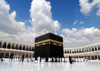 رئاسة الحرمين تشرح طريقة غسل الكعبة من الداخل وإتباع الهدي النبوي
