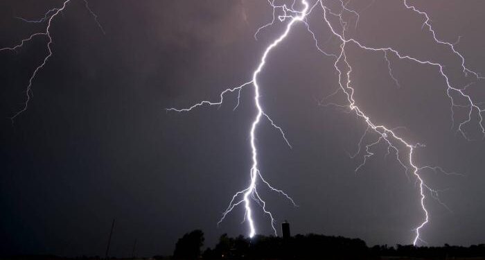 مصرع 10 أشخاص وإصابة 3 آخرين جراء صواعق برق ضربت أوديشا في الهند