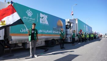 تجهيز 17 شاحنة جديدة من التحالف الوطني والهلال الأحمر على أبواب معبر رفح