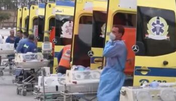 عبور 38 من الأطفال “الخدج” الفلسطينيين من غزة إلى مصر لتلقى العلاج