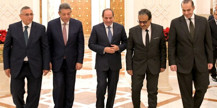 الرئيس السيسى يستقبل فريد زهران وحازم عمر وعبد السند يمامة بقصر الاتحادية