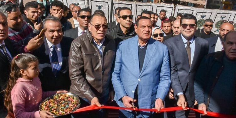 افتتح اللواء هشام آمنة، وزير التنمية المحلية، والدكتور ممدوح غراب، محافظ الشرقية، مشروع إنشاء نفق عرابي للسيارات أسفل السكة الحديد في مدينة الزقازيق