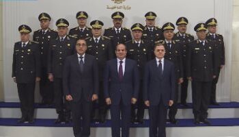 الرئيس السيسي في صورة تذكارية مع أعضاء المجلس الأعلى للشرطة بمناسبة عيد الشرطة