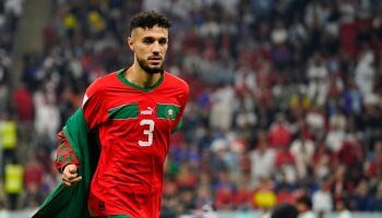 بايرن ميونخ يرسل طاقم طبي لعلاج مزراوي بعد رفضه مغادرة معسكر المغرب