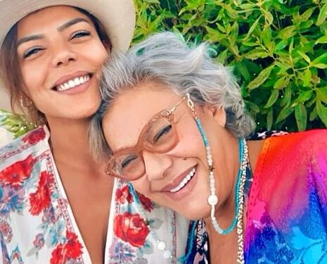 ناهد السباعي تودع عام 2023 بصورة ورسالة مؤثرة لوالدتها الراحلة