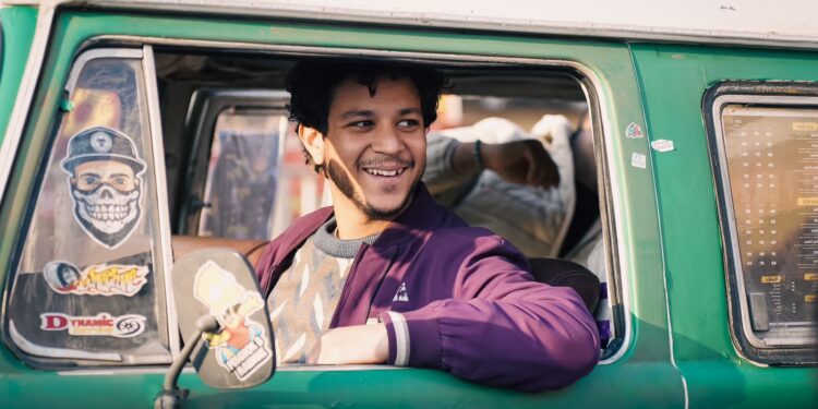 أحمد داش شاب مكافح في مسلسل “مسار إجباري” رمضان 2024