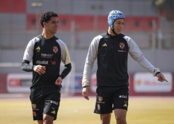 إمام عاشور يظهر بواقي للرأس في مران الأهلي استعدادا لشباب بلوزداد الجزائري