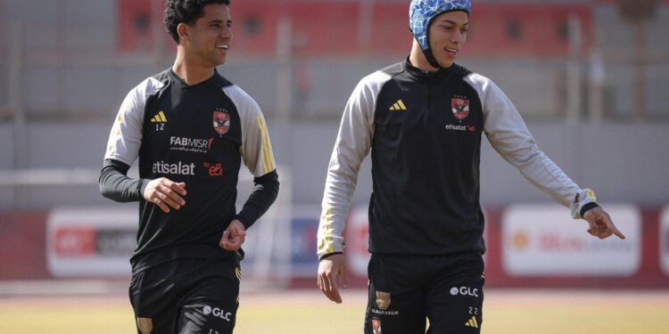 إمام عاشور يظهر بواقي للرأس في مران الأهلي استعدادا لشباب بلوزداد الجزائري