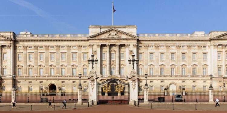 قصر باكنجهام: إصابة الأميرة آن بجروح طفيفة عقب تعرضها لحادث