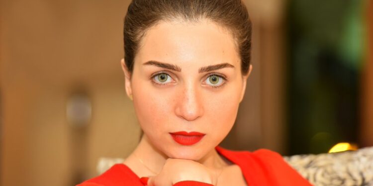 مي عز الدين تطلب من جمهورها الدعاء لوالدتها بعد تعرضها لوعكة صحية