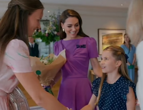 الأميرة شارلوت تحصل على مضرب بطلة فردي السيدات ببطولة ويمبلدون