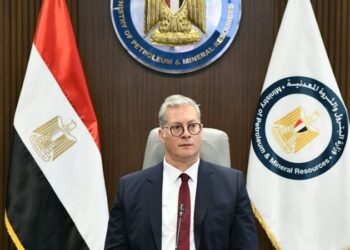 رئيس الوزراء يستعرض مع وزير البترول رؤية العمل خلال المرحلة المقبلة