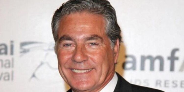 مصطفى فهمي يخضع لجراحة لإزالة ورم في المخ منذ أيام وتحسن حالته الصحية