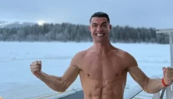 “كريستيانو رونالدو يحتفل بعيد الميلاد في لابلاند مع عائلته ويشارك متابعيه لحظات مميزة”