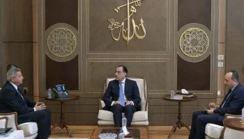 “مدبولي يلتقي رئيس التحالف الوطني للعمل الأهلي للتنسيق في دعم الأسر الأكثر احتياجاً”