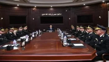 وزير الداخلية يبحث الخطط الأمنية استعداداً للعام الجديد وأعياد الميلاد