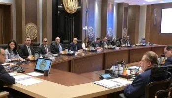 “رئيس الوزراء يترأس اجتماع المجموعة الوزارية الاقتصادية لمناقشة الإصلاحات الاقتصادية وزيادة الاستثمارات”