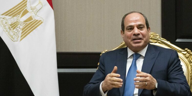 “الرئيس السيسي يوجه باستمرار تطوير منظومة الطيران لتحقيق الأهداف الاقتصادية ودعم النمو الوطني”