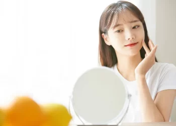 مكياج طبيعي وجذاب لصاحبات العشرينات: خطوات للحصول على إطلالة مشرقة