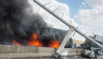 تفحم سيارة نقل “تريلا” إثر حريق على الطريق الأوسطى ونجاح الحماية المدنية في السيطرة عليه