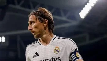 برشلونة يهزم ريال مدريد ويتوج بالسوبر الإسباني بفوز كاسح