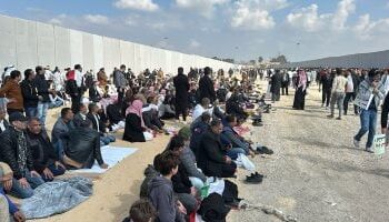 آلاف المصريين يؤدون صلاة الجمعة في رفح رفضًا للتهجير القسري للفلسطينيين