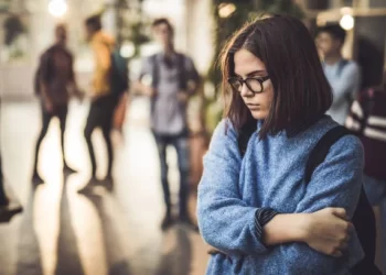 كيفية التعامل مع التنمر المدرسي: نصائح للتعافي والحفاظ على صحتك النفسية