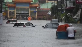 **فيضانات كوينزلاند العنيفة تتسبب في وفاة وإجلاء آلاف السكان**